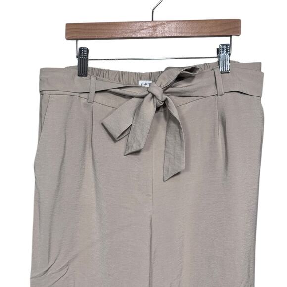 LOFT Beige Cropped Relaxed Fit Pants with Belt - Size Medium - Picture 2 of 5